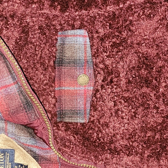 Pendleton. Heavy-lined, full-zip, fuzzy fleece. Women's size Medium. - Picture 3 of 15